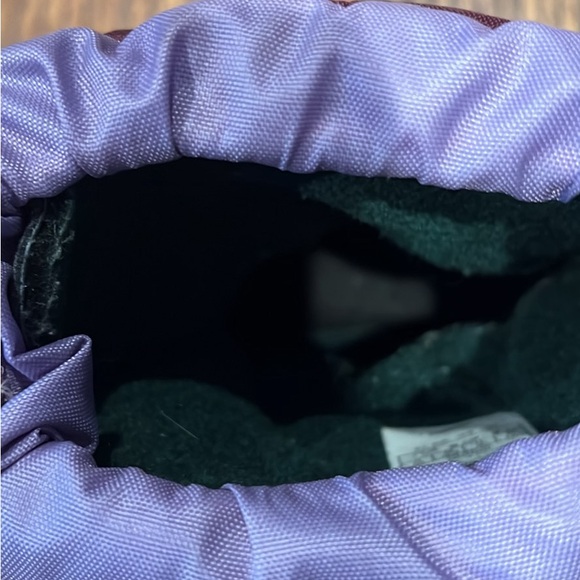 COPY - One season used kids snow sorel boots. - Picture 4 of 6